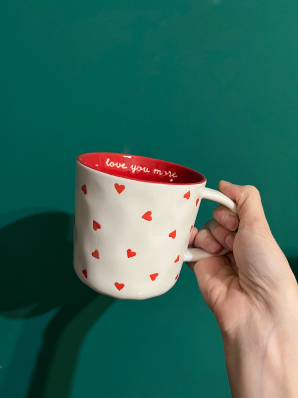 ماگ قرمز برجسته